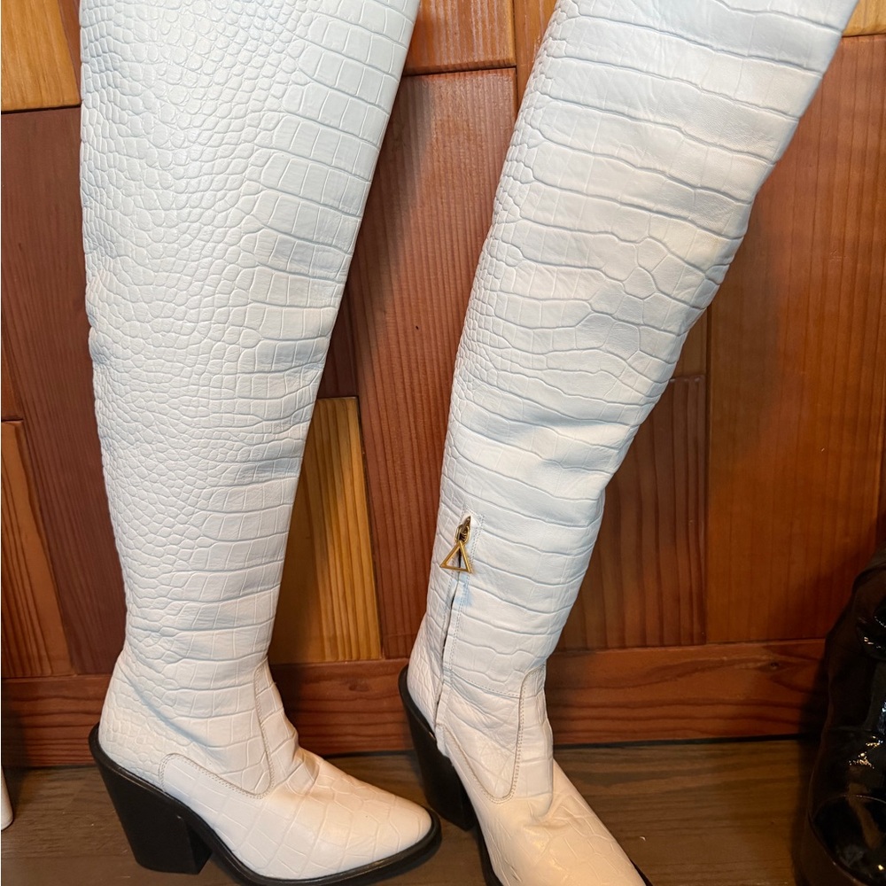 Vero Cuoio White leather thigh high Croc-Embossed Boots mint condition
